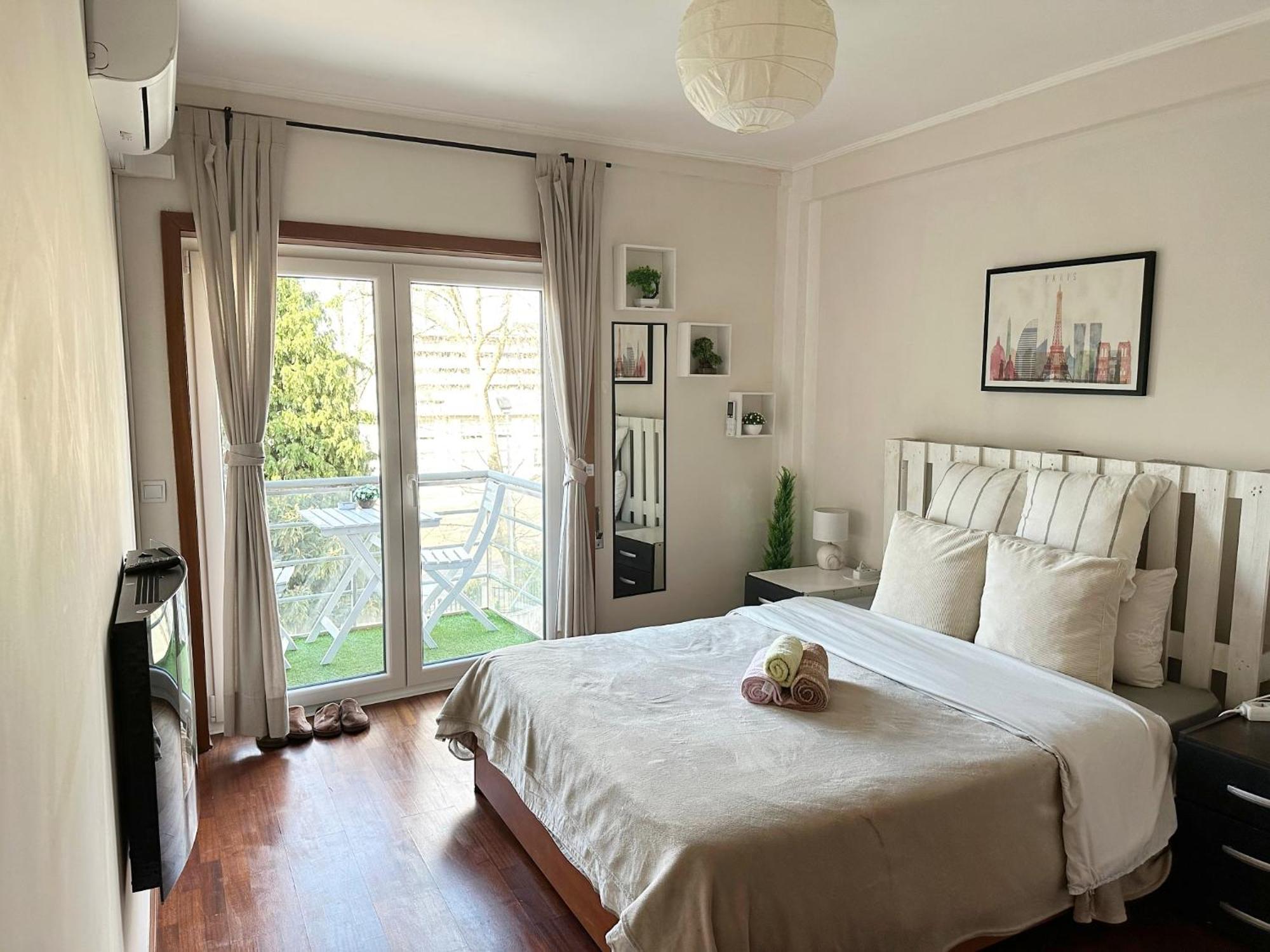 Modern Private Suite With Balcony & Bathroom - King And Queen Beds บีลาโนวาเดกายา ภายนอก รูปภาพ