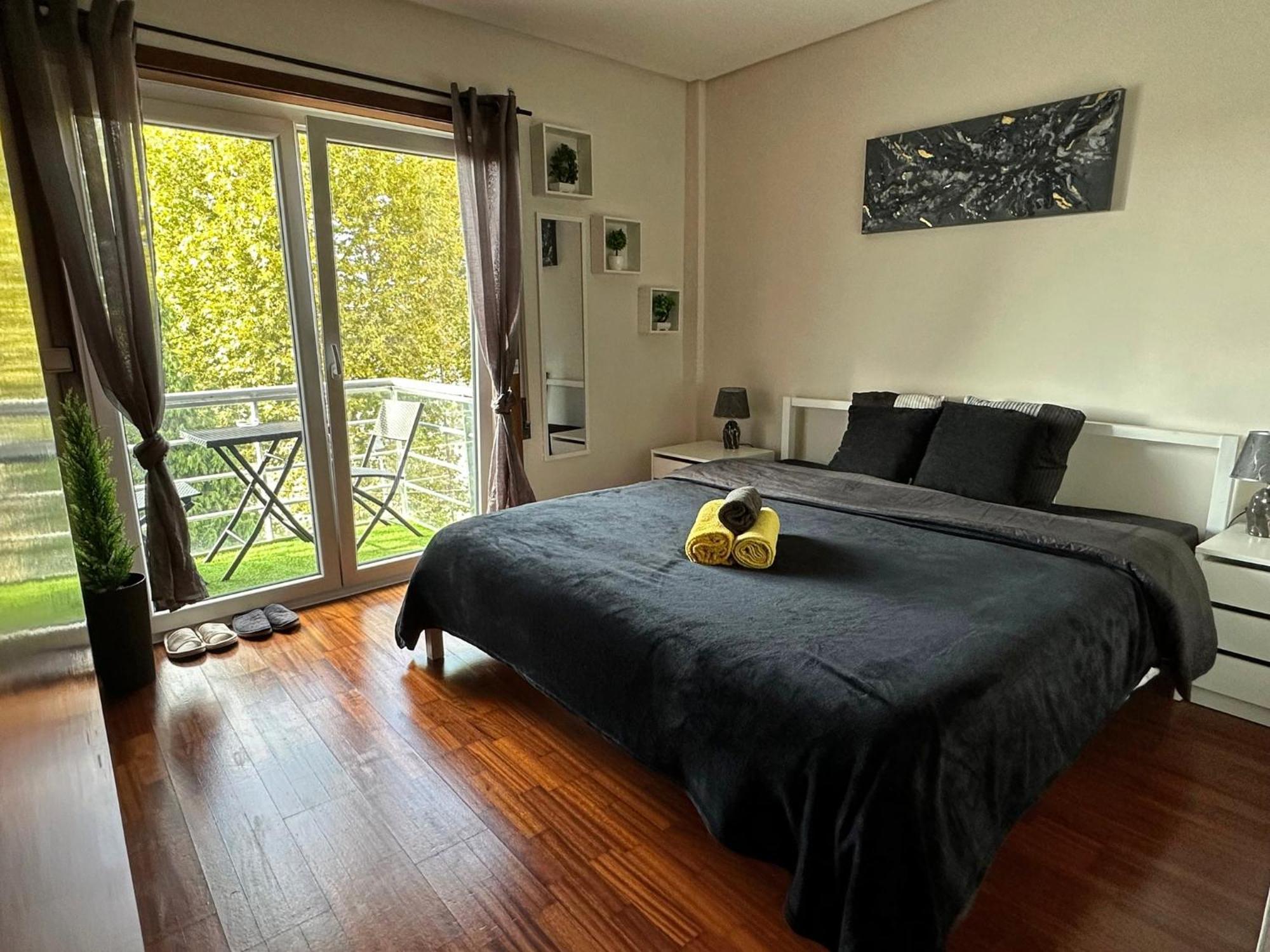Modern Private Suite With Balcony & Bathroom - King And Queen Beds บีลาโนวาเดกายา ภายนอก รูปภาพ